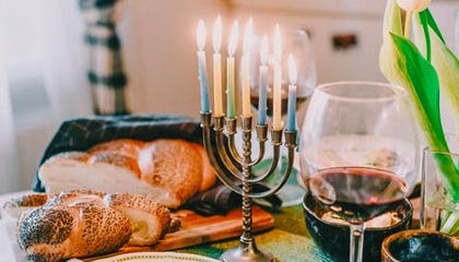 日本近来更多年轻女性为了牛郎花钱，远赴海外从事卖淫