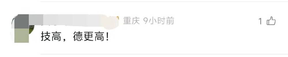 医者仁心具象化！患者千里求医没挂上号，重庆医生蹲在走廊为其讲解病情